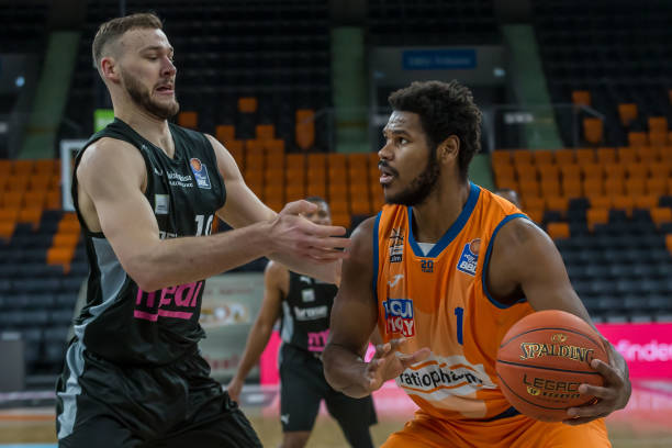 而阿门在场 而阿门在场