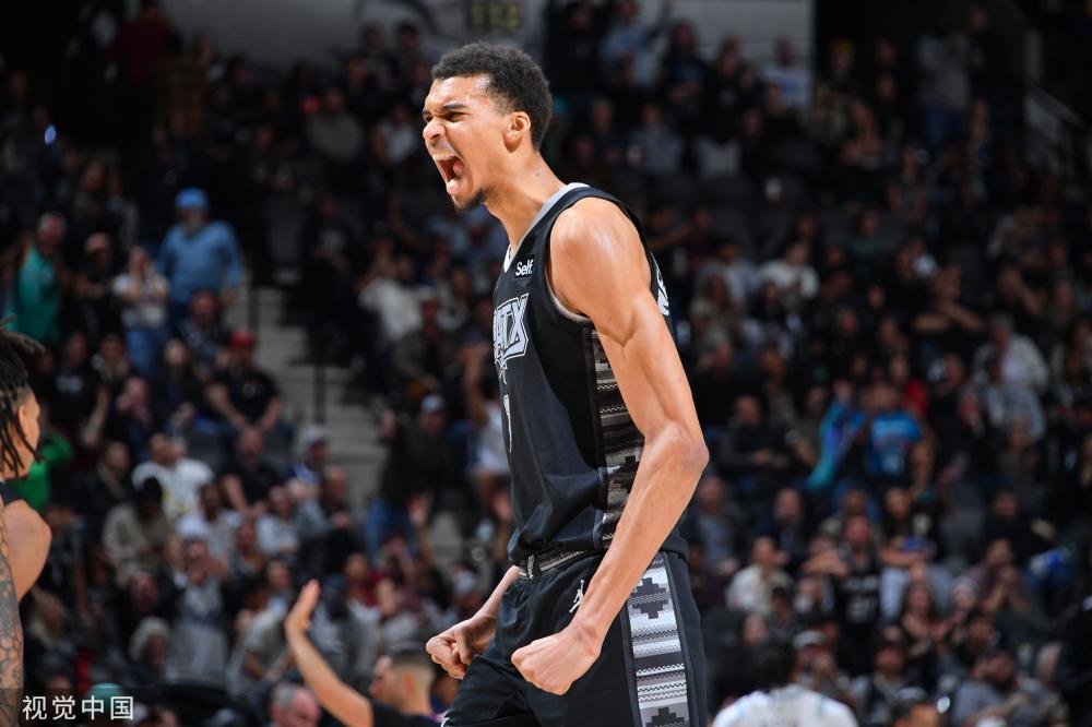 他们擦肩而 他们擦肩而