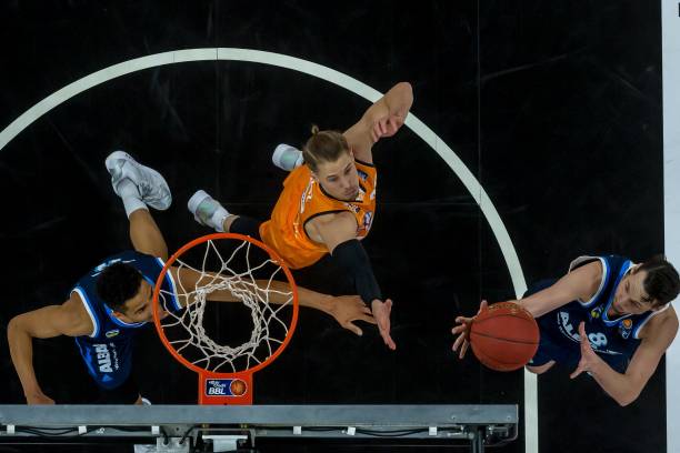 尤其是在决 尤其是在决