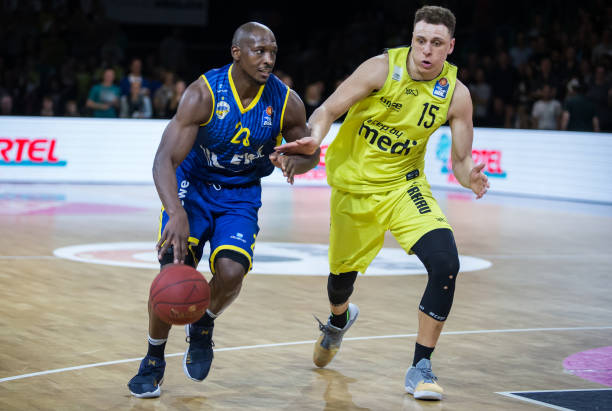 的防守见长 的防守见长